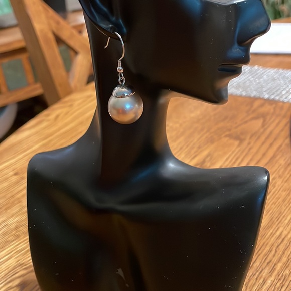 Beautiful large faux Pearl earrings for pierced ears - Picture 2 of 3